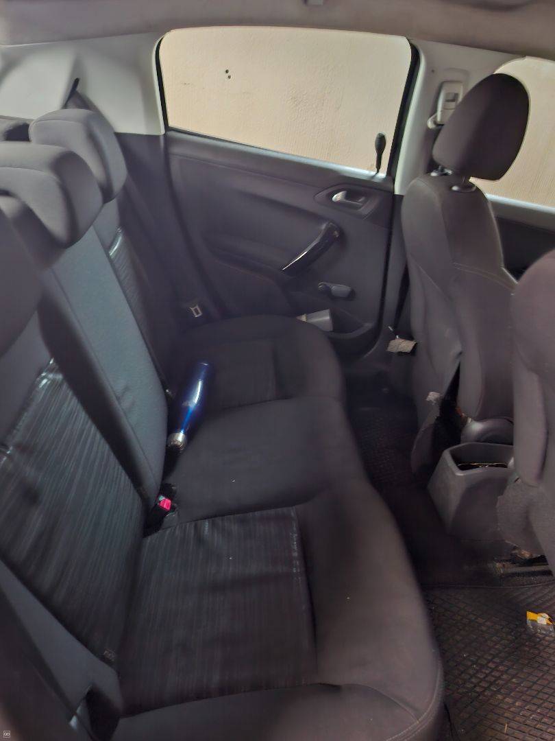 Peugeot 208 - 2014-4