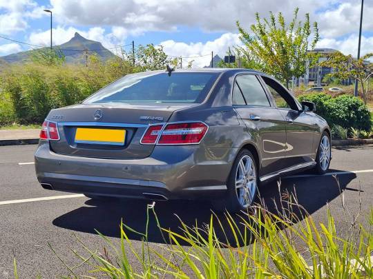 Mercedes-Benz E250 1.8 (2012)-4