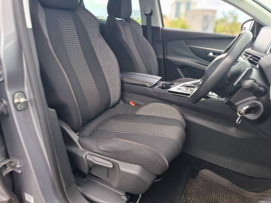 PEUGEOT 3008 (2020)-5