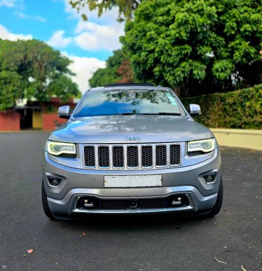 Jeep Grand Cherokee Overland - 2016