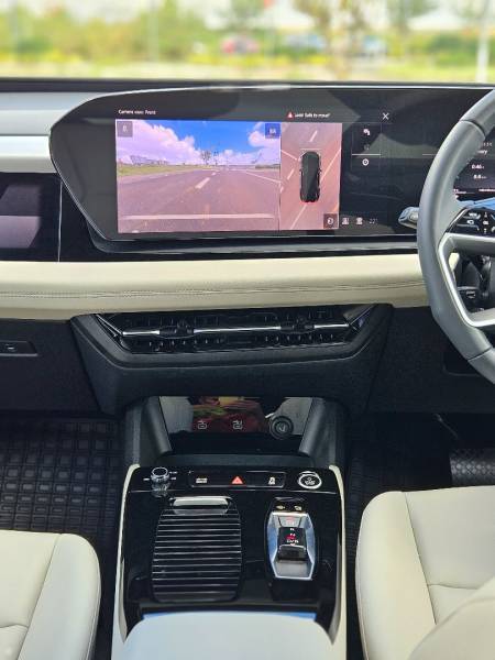 AUDI #Q6 #etron – 2025-8