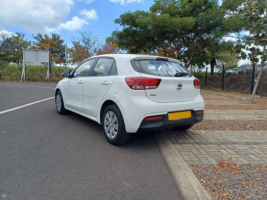 KIA #RIO  - 1.4 - 2021-4