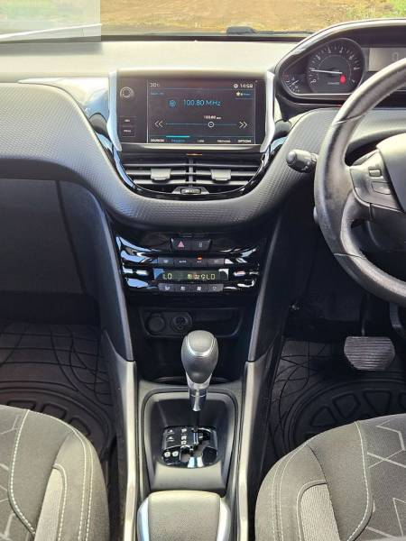 PEUGEOT #2008 - 1.2 - 2018-8