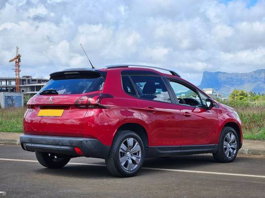 PEUGEOT #2008  - 1.2 - 2018-3