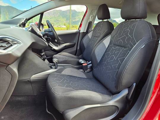 PEUGEOT #2008  - 1.2 - 2018-6