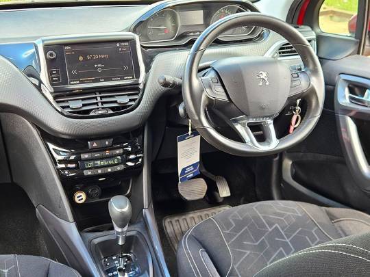 PEUGEOT #2008  - 1.2 - 2018-7