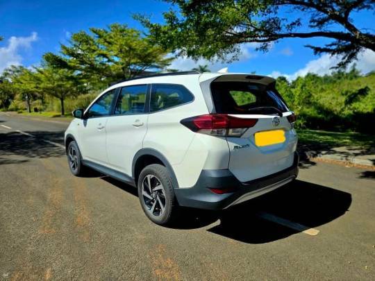 Toyota Rush 7 places seats - 2019-3