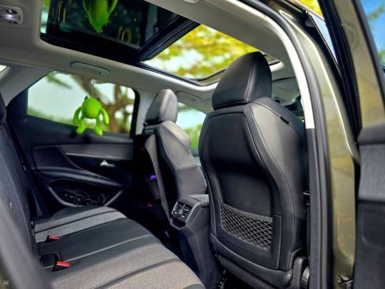 PEUGEOT 208 - NEW SHAPE - UNDER WARRANTY-2021-3