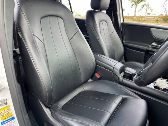 MERCEDES-BENZ #GLB200  - 1.3 - 2020-6