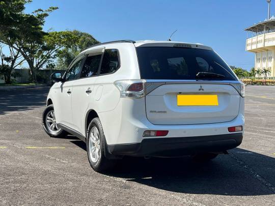 MITSUBISHI #OUTLANDER - 2.0 - 2014-3