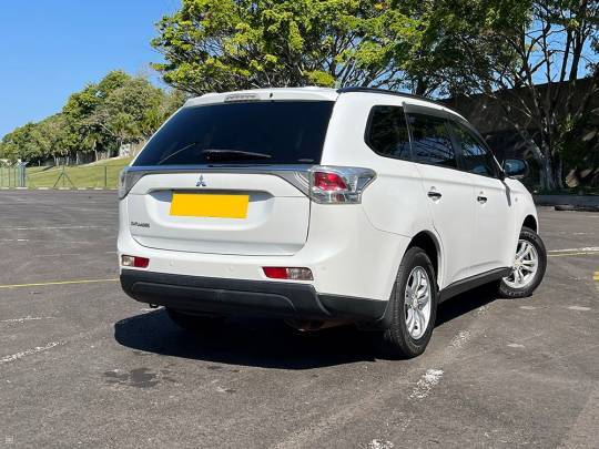 MITSUBISHI #OUTLANDER - 2.0 - 2014-4