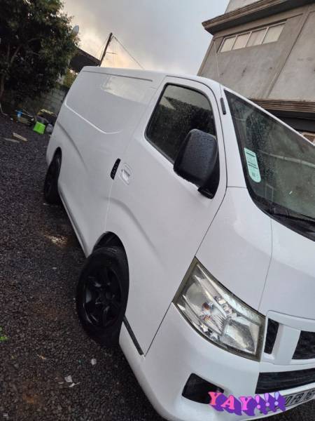 VAN NISSAN 2016-3